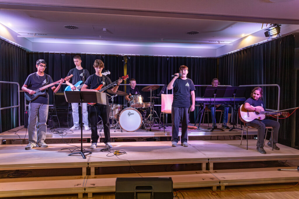 60-Jähriges Jubiläum des GTOs: Beitrag der Schülerband Absturzgefahr