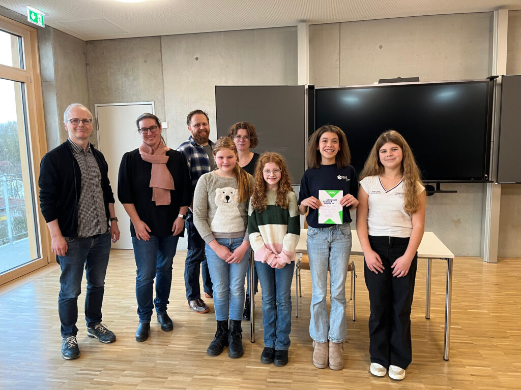 Die Preisträger und betreuenden Lehrerinnen und Lehrer des Vorlesewettbewerbs des GTOs 2025