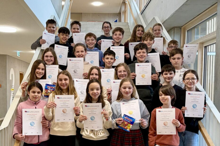 Die erfolgreichen Schülerinnen und Schüler des Wettbewerbs Mathe im Advent 2025/2026