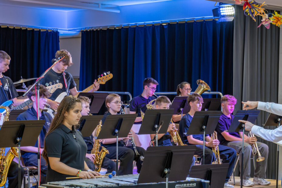 Bild vom Sommerkonzert 2026: die Schülerinnen und Schüler des GTOs musizieren